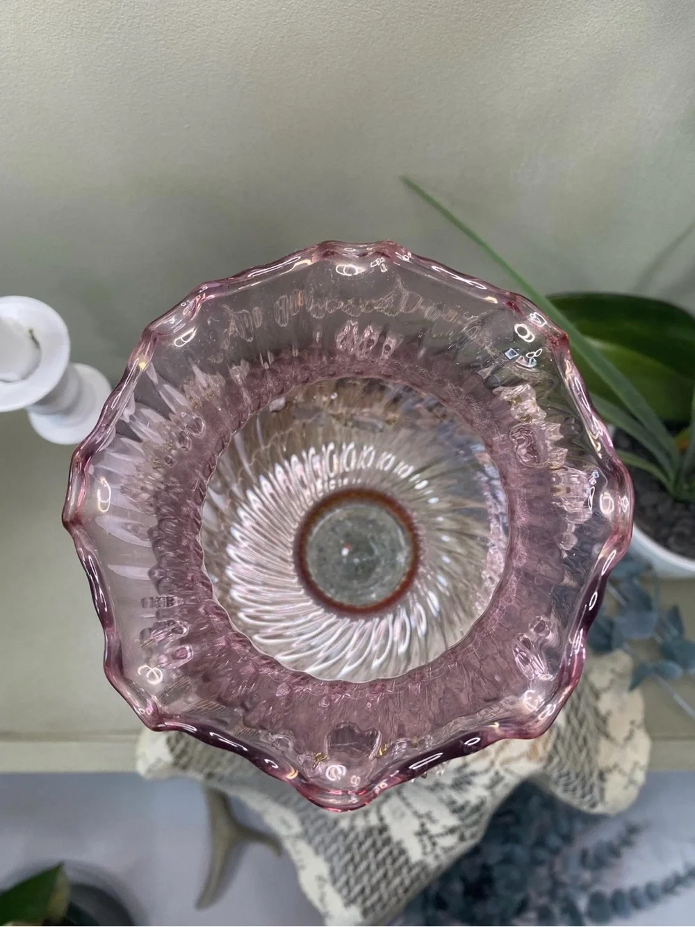 Vintage Intaglio Crystal Designs Parlour Lamp